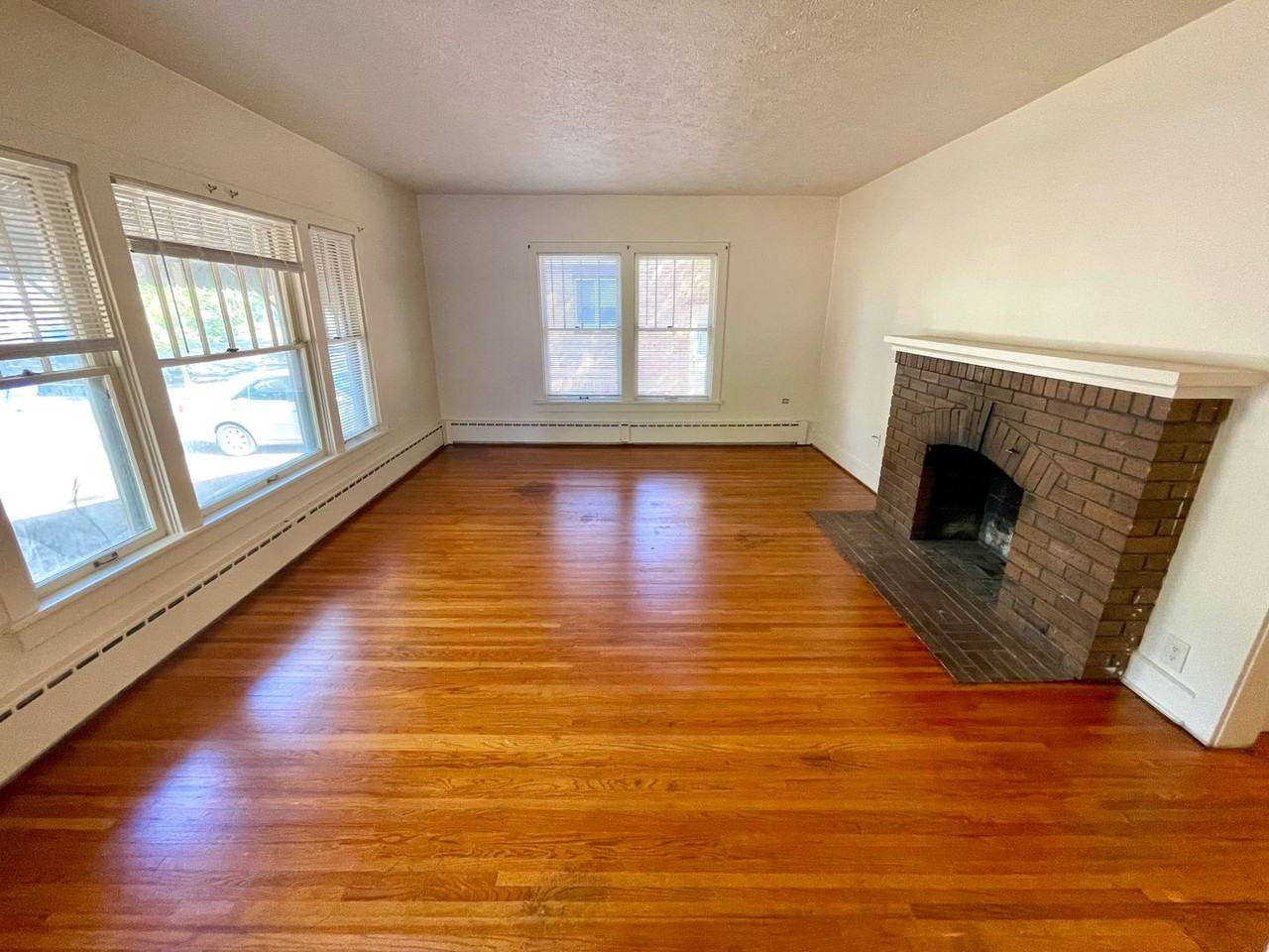 630 S Whitcomb St - Photo 4 of 47