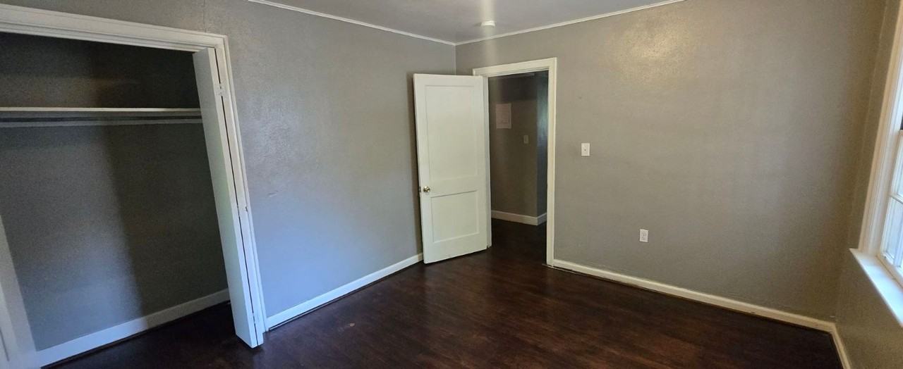 2028 Thomas Ave - Photo 2 of 7