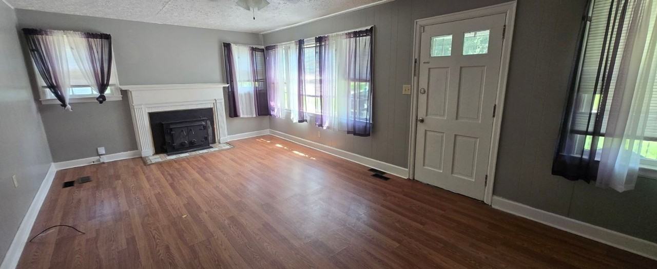 2028 Thomas Ave - Photo 5 of 7