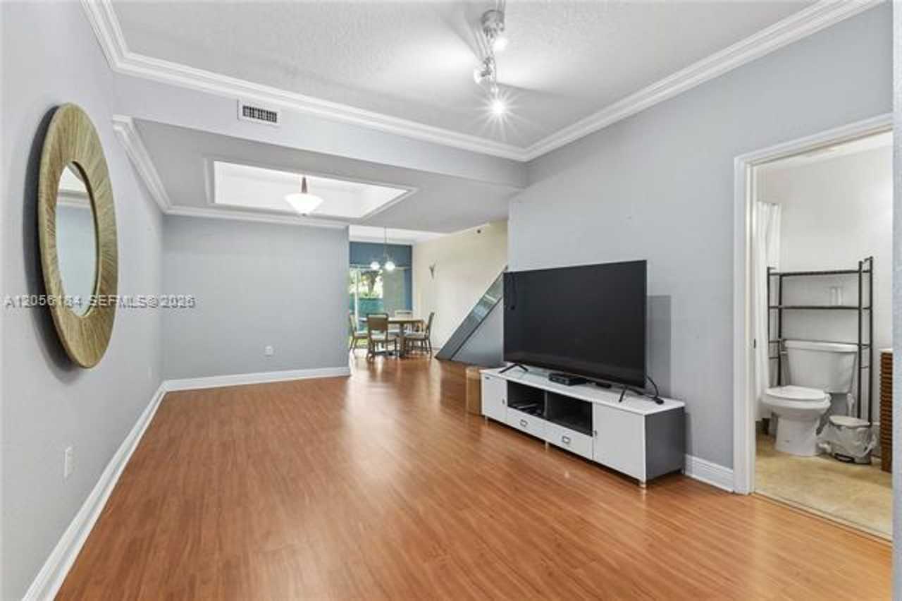 8862 8862 W Flagler St th 8 - Photo 5 of 13