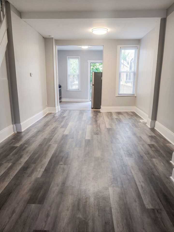 5030 Summer St - Photo 5 of 9