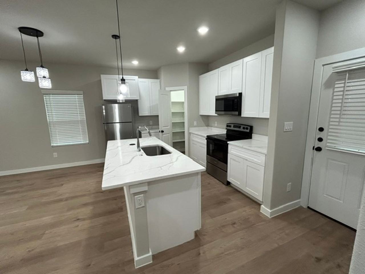 9007 Glen Mont #105 & 106 San Antonio, TX 78239 - Photo 4 of 10