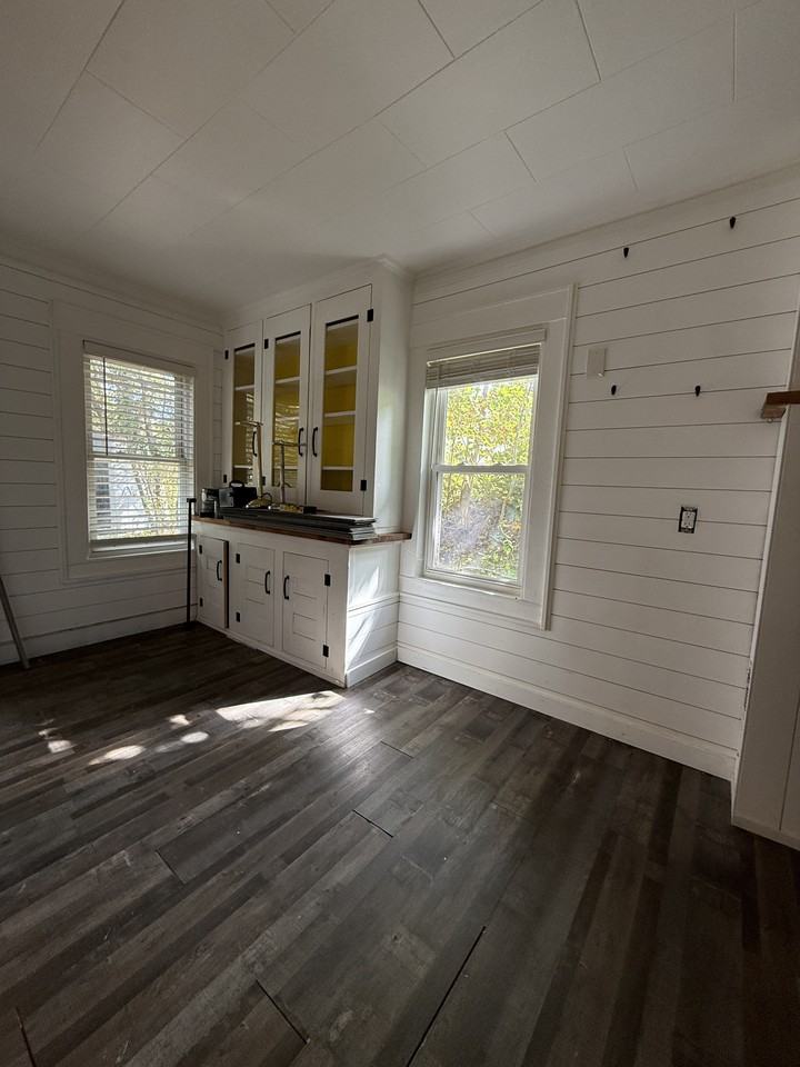 72 Windsor St #1 - Photo 3 of 9