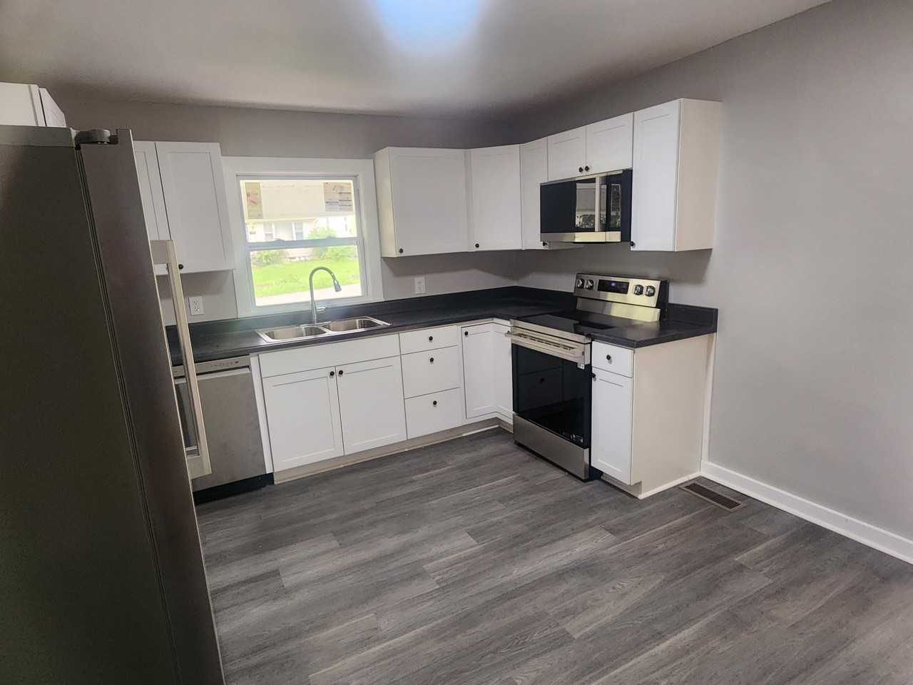 2621 Louise Ave #1 - Photo 3 of 12