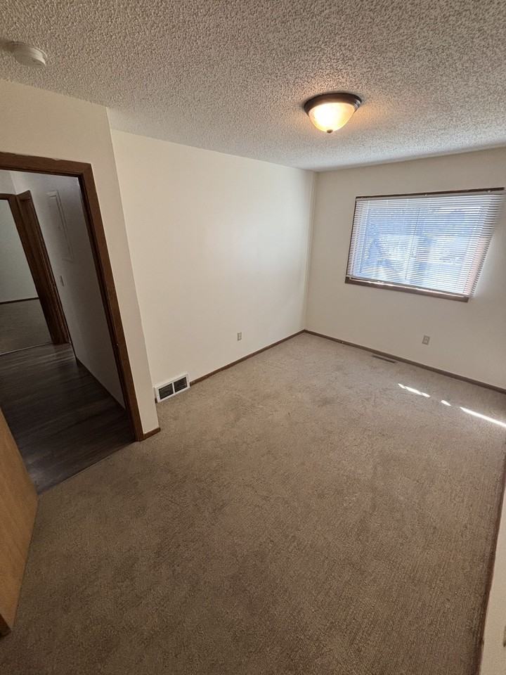 7585 79th St S #4 - Photo 5 of 8