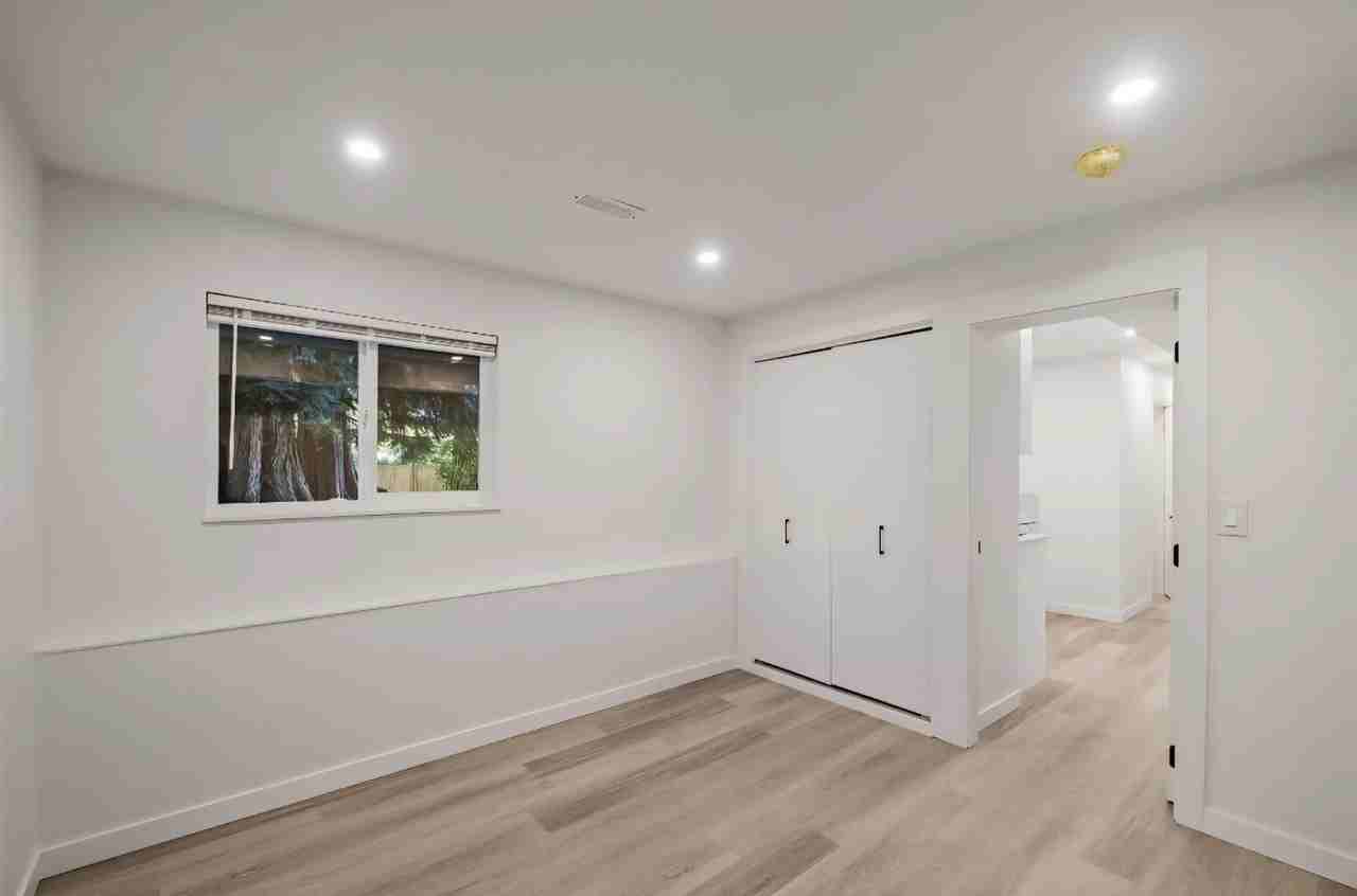 1344 Prairie Avenue - Photo 4 of 9