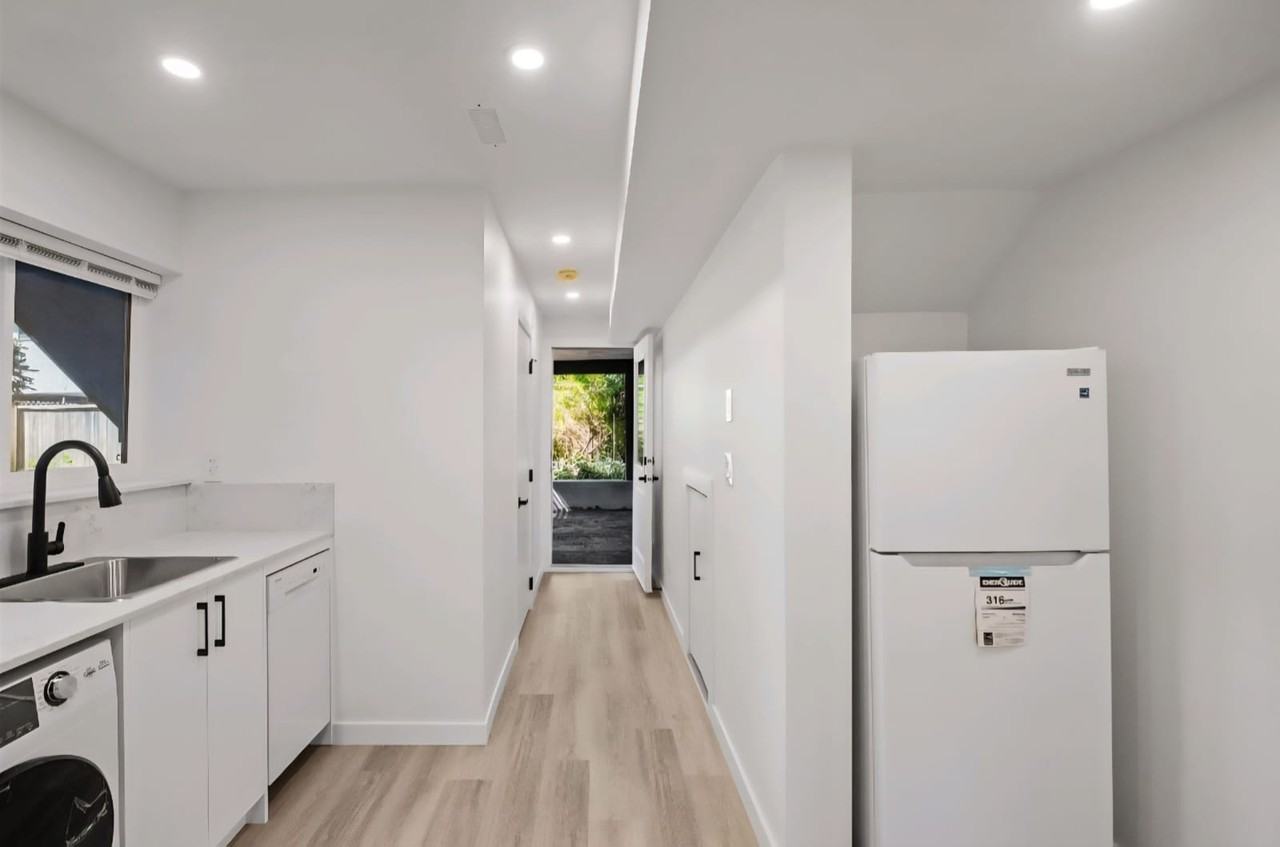 1344 Prairie Avenue - Photo 7 of 9