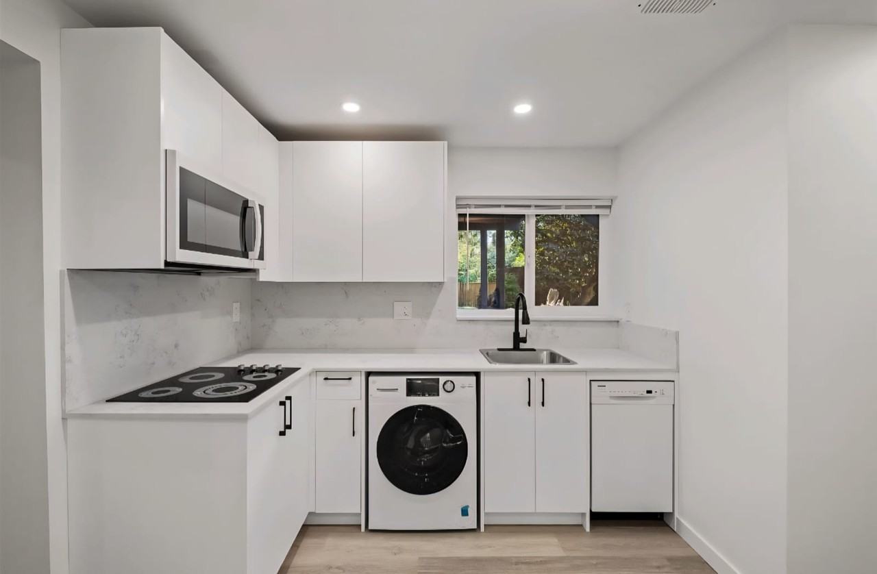 1344 Prairie Avenue - Photo 5 of 9
