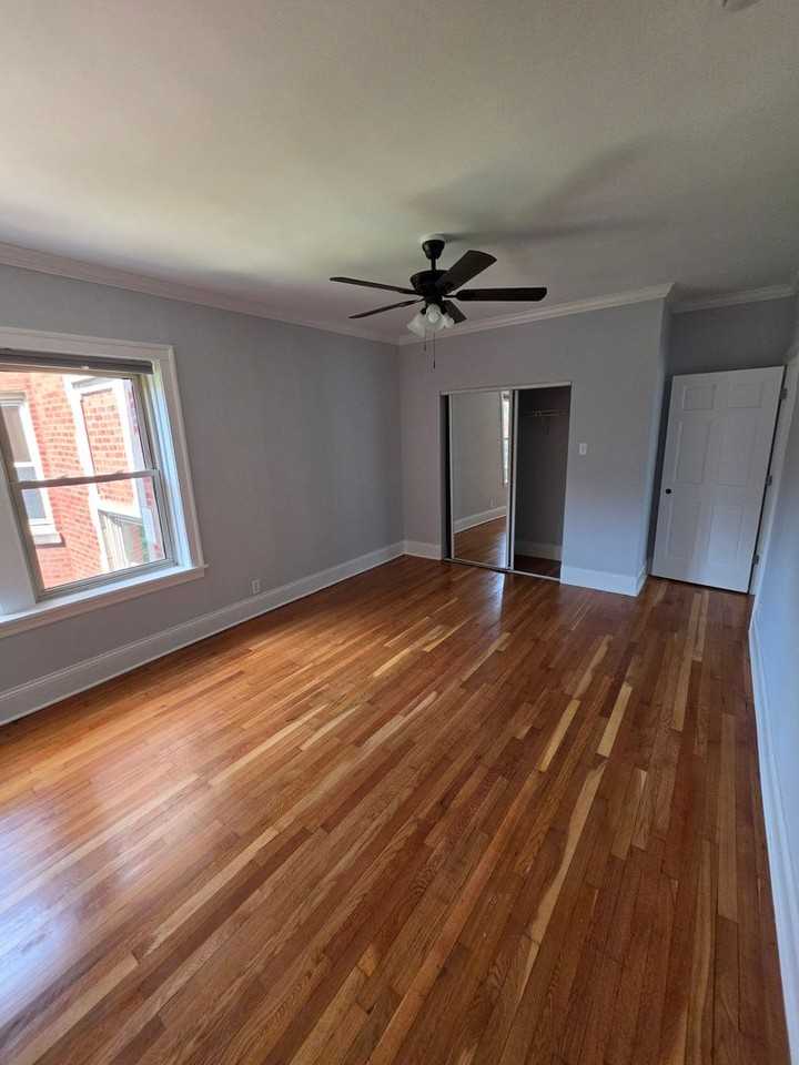 Beautiful Vintage Apartments Near NorthShore Evanston Hospital - Photo 4 of 14