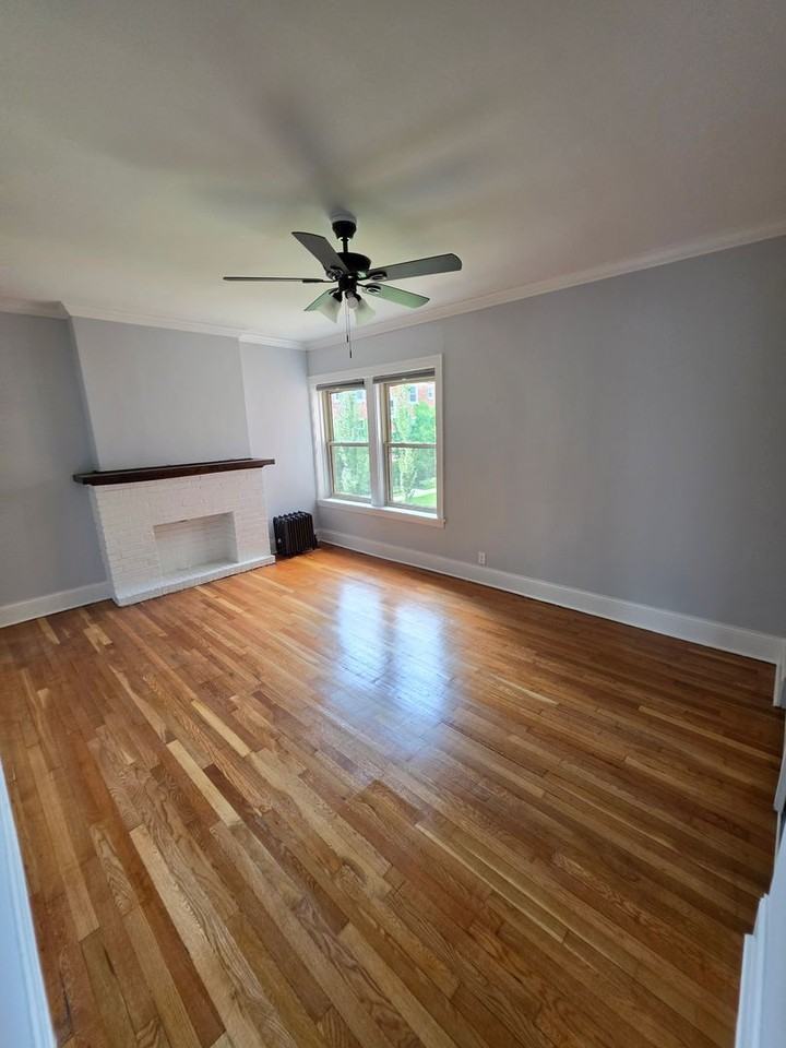 Beautiful Vintage Apartments Near NorthShore Evanston Hospital - Photo 6 of 14