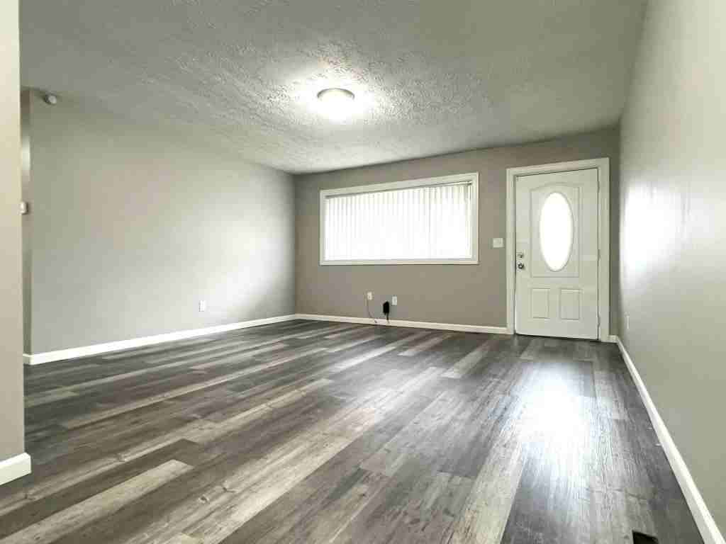 77 Brookhaven Dr - Photo 3 of 20