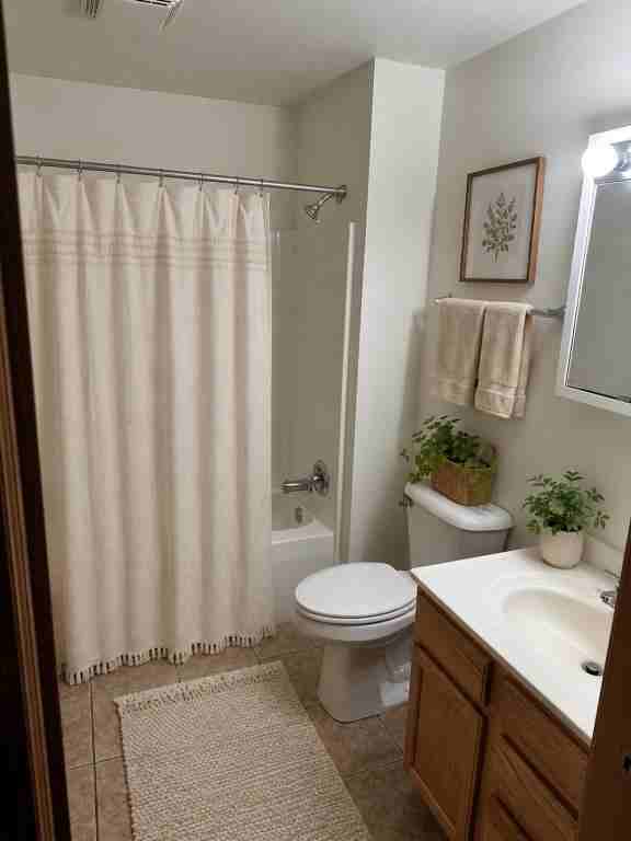 700 Angel Ct - Photo 3 of 11