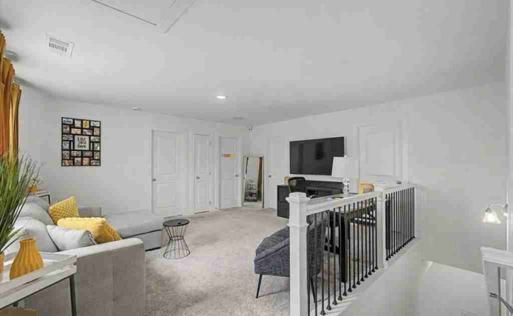 7652 - Photo 7 of 12