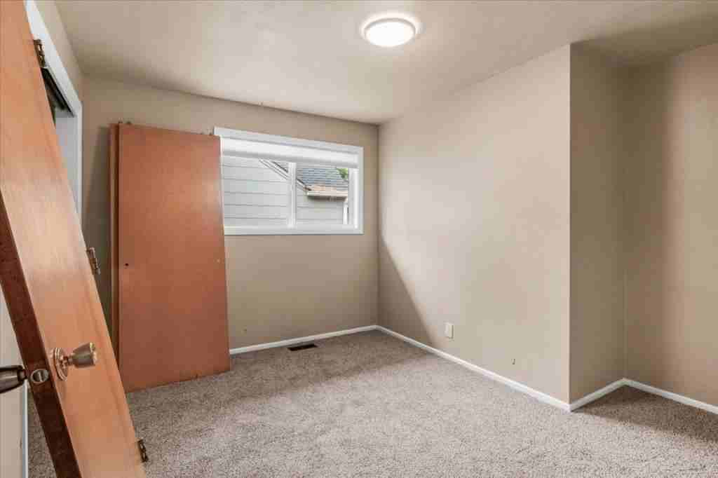 836 Nw 28th St - Photo 2 of 17