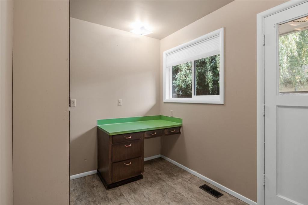 836 Nw 28th St - Photo 5 of 17