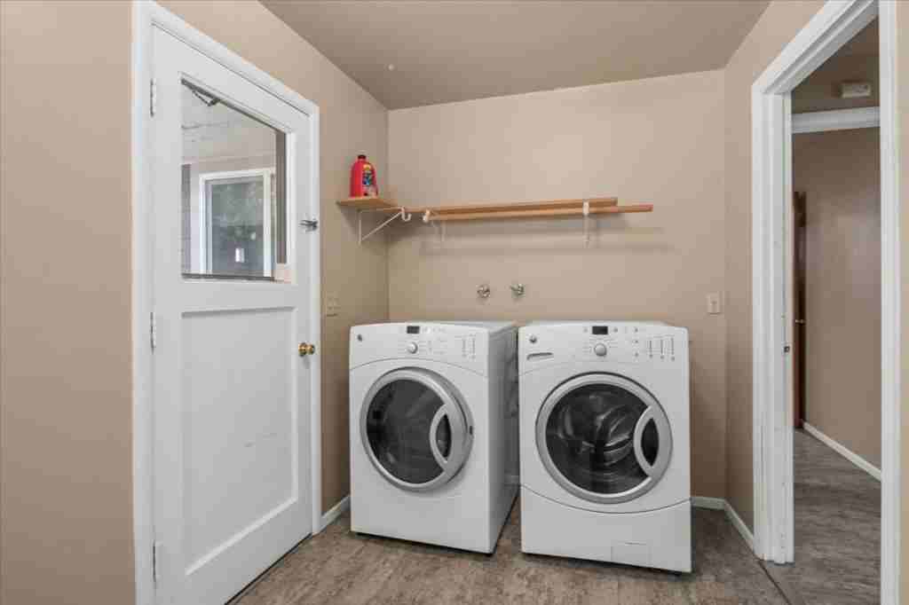 836 Nw 28th St - Photo 6 of 17