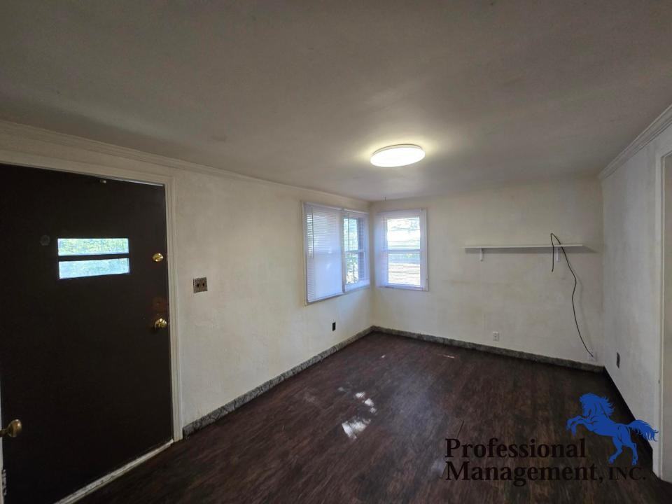 829 Howard Ave - Photo 2 of 7
