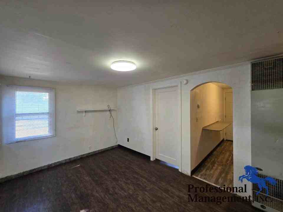 829 Howard Ave - Photo 3 of 7