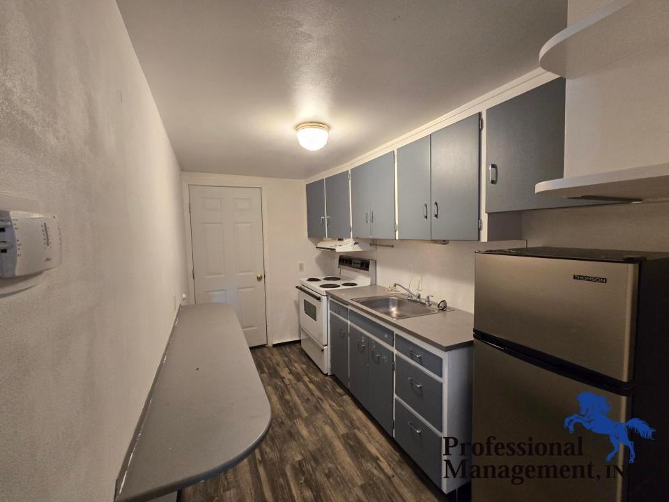 829 Howard Ave - Photo 4 of 7