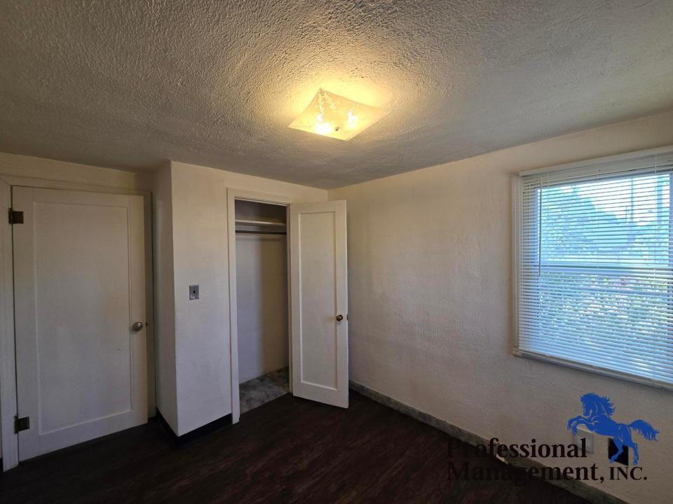 829 Howard Ave - Photo 5 of 7