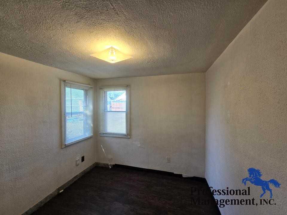 829 Howard Ave - Photo 6 of 7