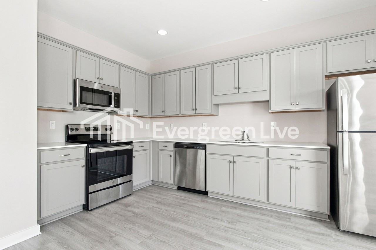 11112 Summerchase Loop - Photo 4 of 15