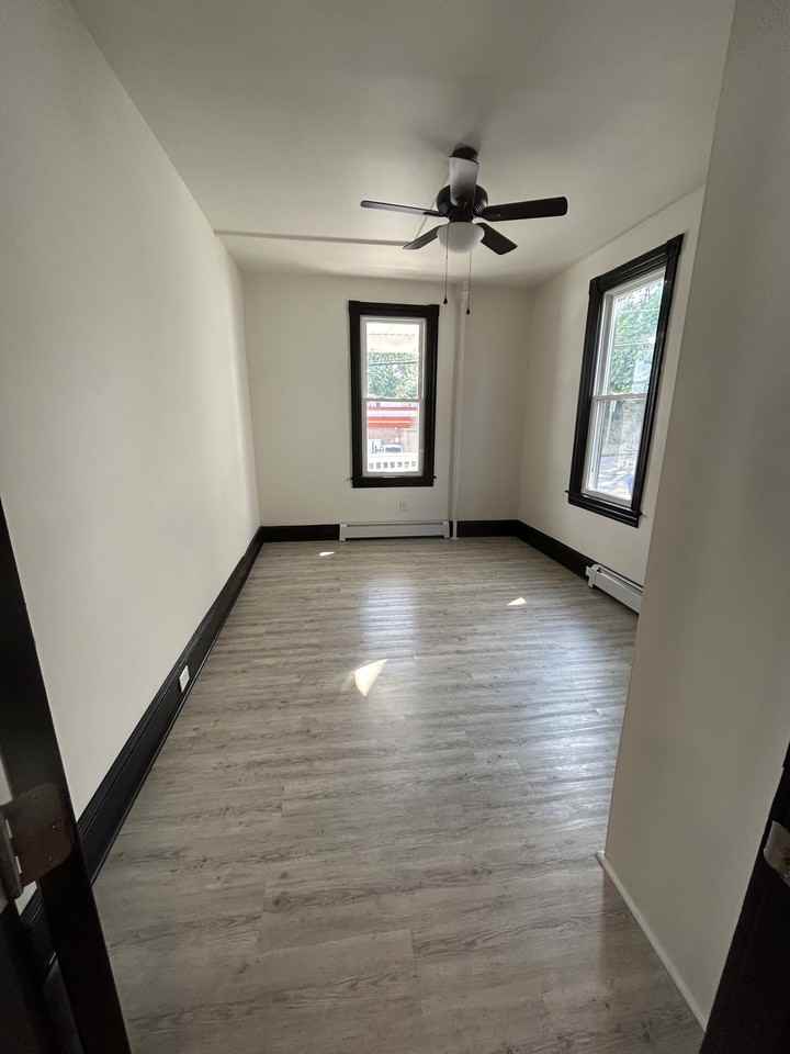117 W Main St #A - Photo 5 of 11