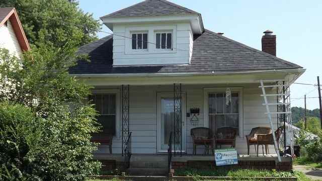 1118 Buckley Ave - Photo 2 of 3