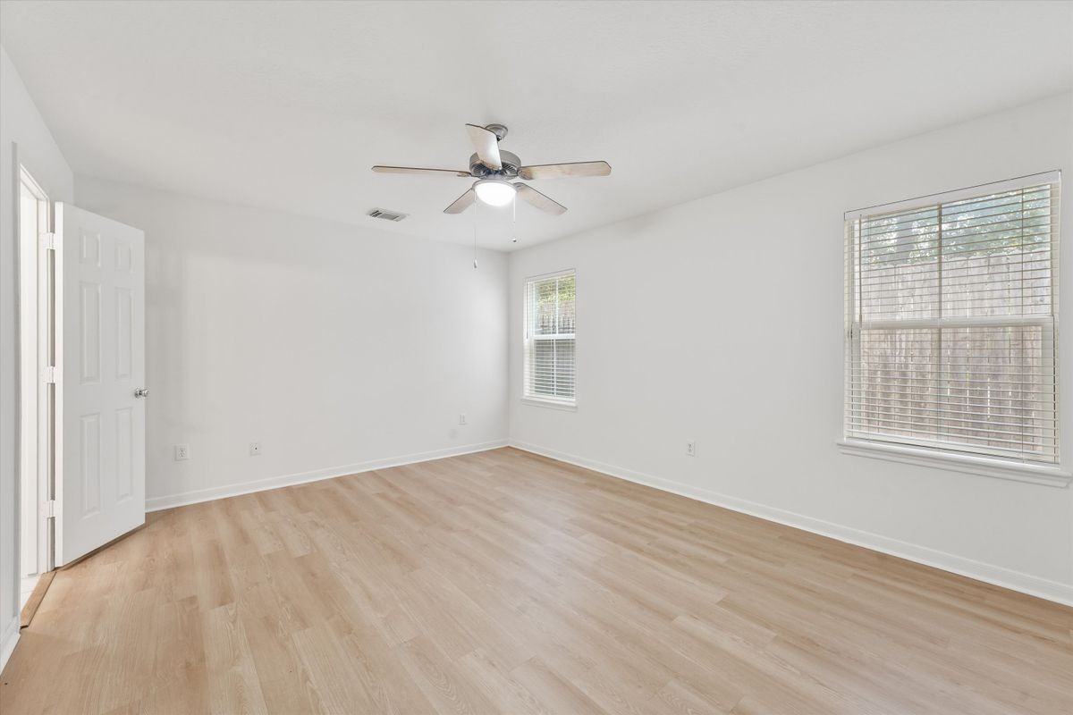 208 Hawthorne St ##A - Photo 3 of 32