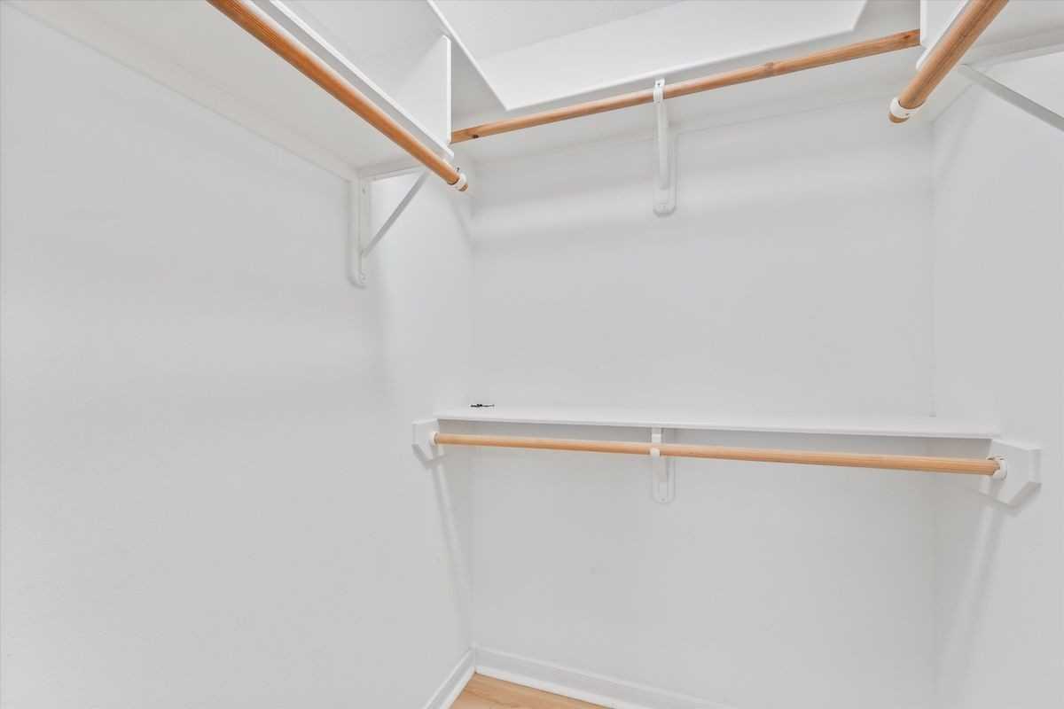 208 Hawthorne St ##A - Photo 5 of 32
