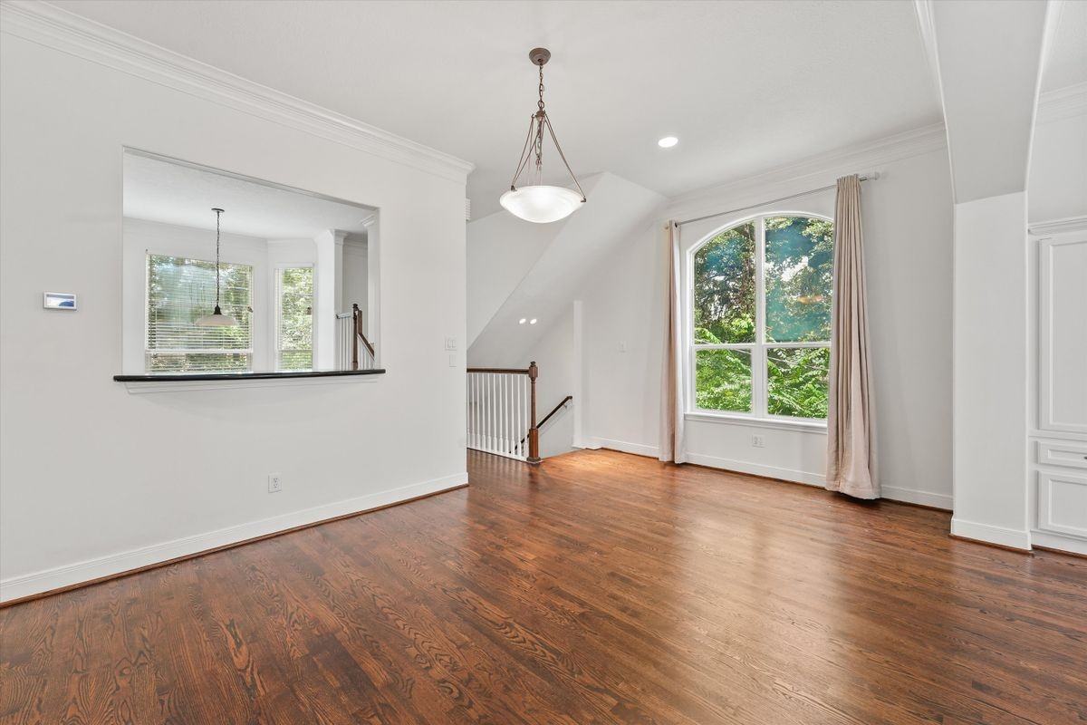 208 Hawthorne St ##A - Photo 7 of 32