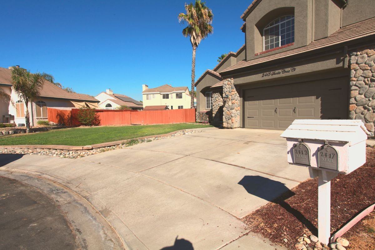 2413 Santa Cruz Ct - Photo 3 of 44