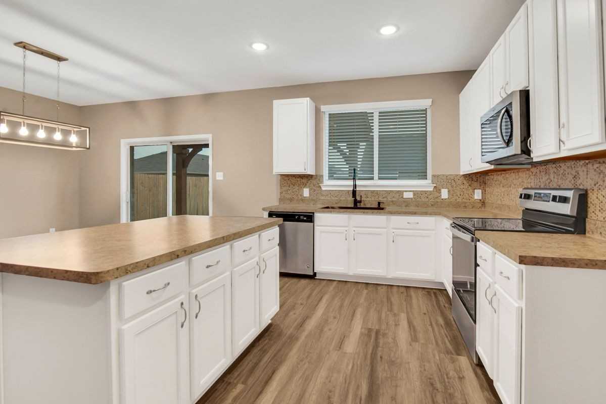 1021 Waverly Dr - Photo 5 of 7