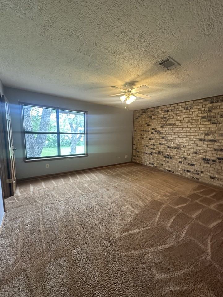 605 Church St #B - Photo 3 of 10