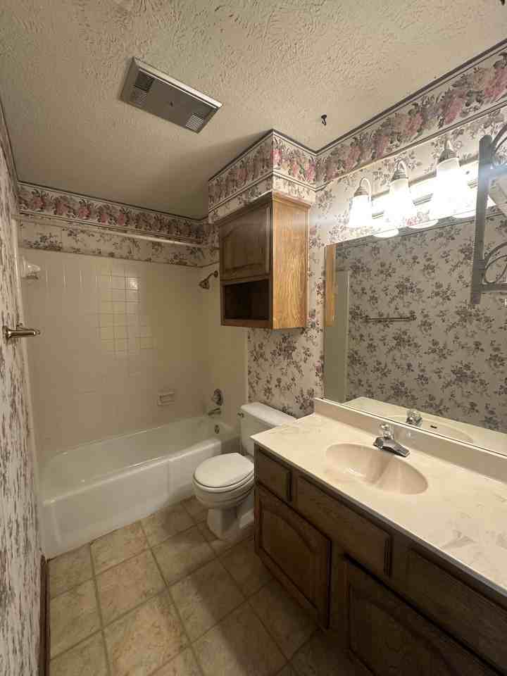 605 Church St #B - Photo 6 of 10