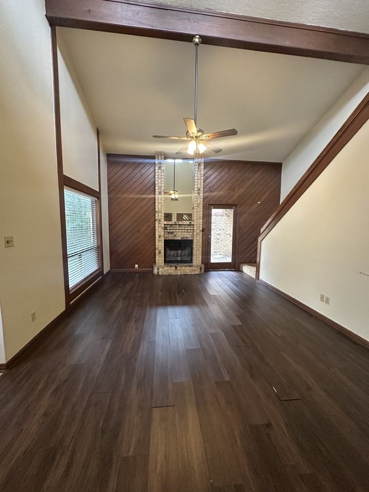 605 Church St #B - Photo 4 of 10