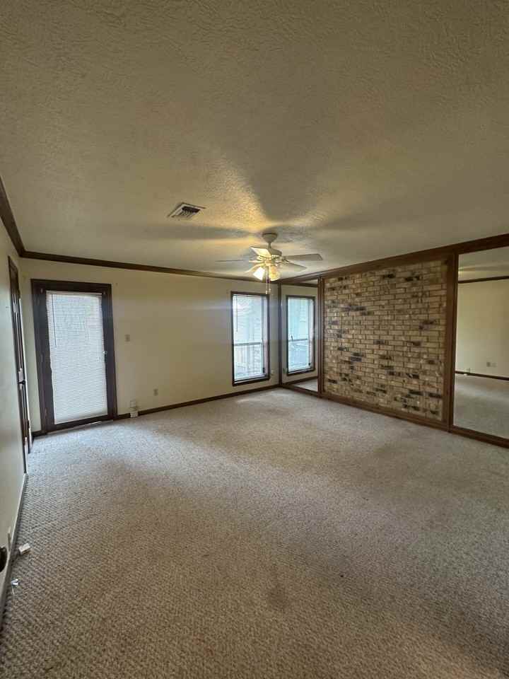 605 Church St #B - Photo 3 of 10