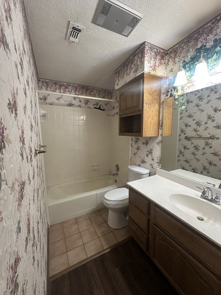 605 Church St #B - Photo 7 of 10