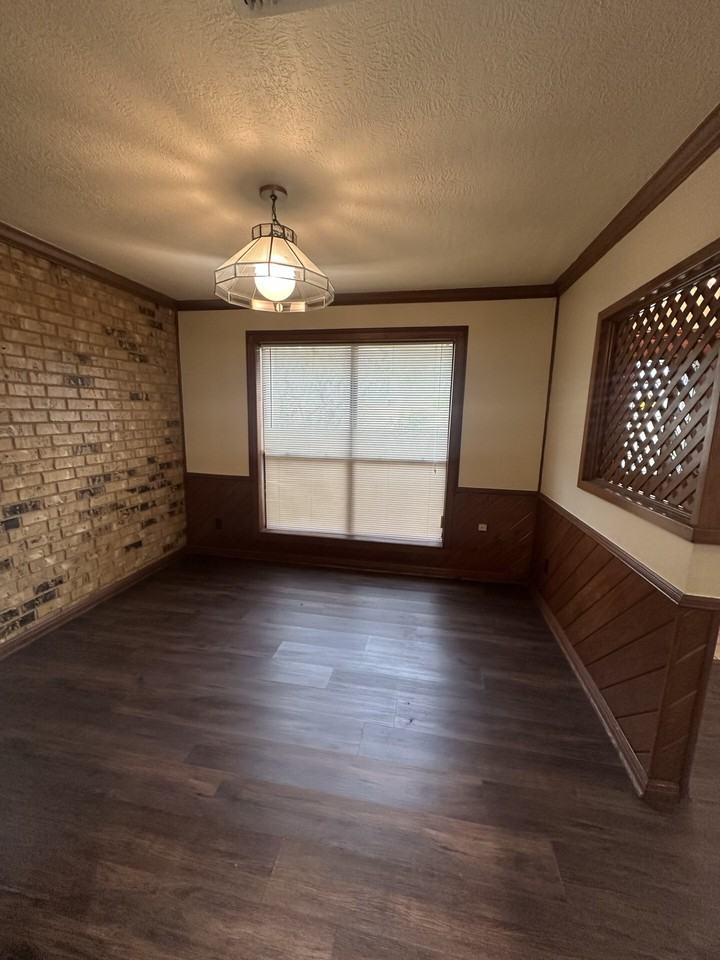 605 Church St #B - Photo 5 of 10