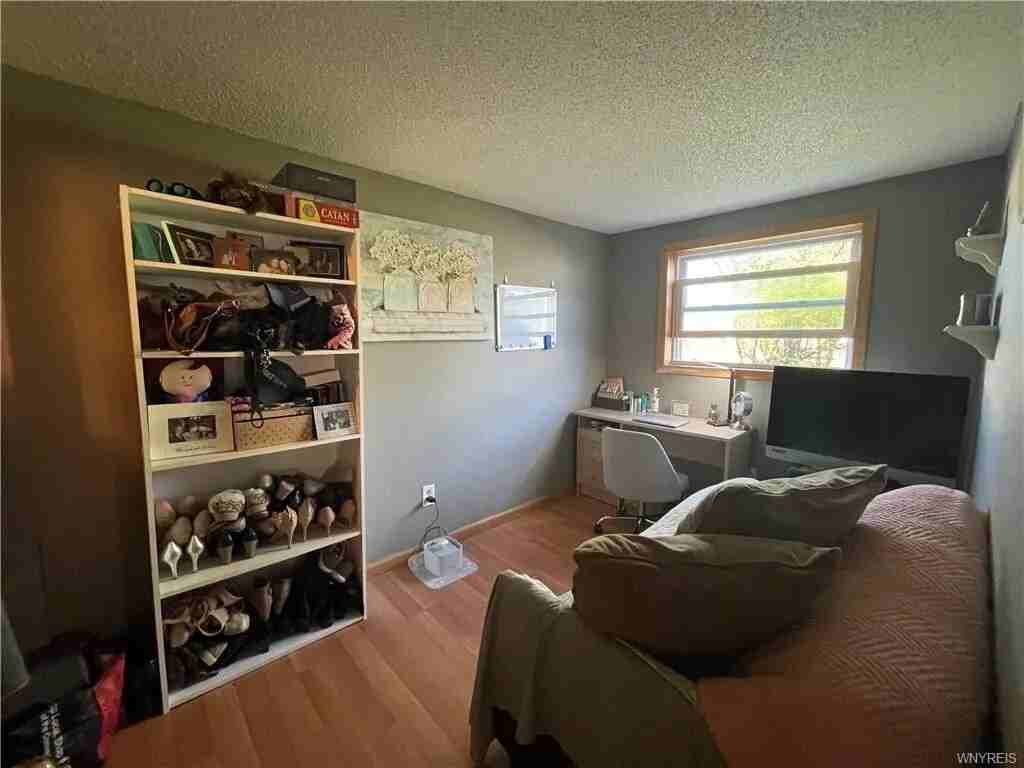 191 Helen St - Photo 4 of 19