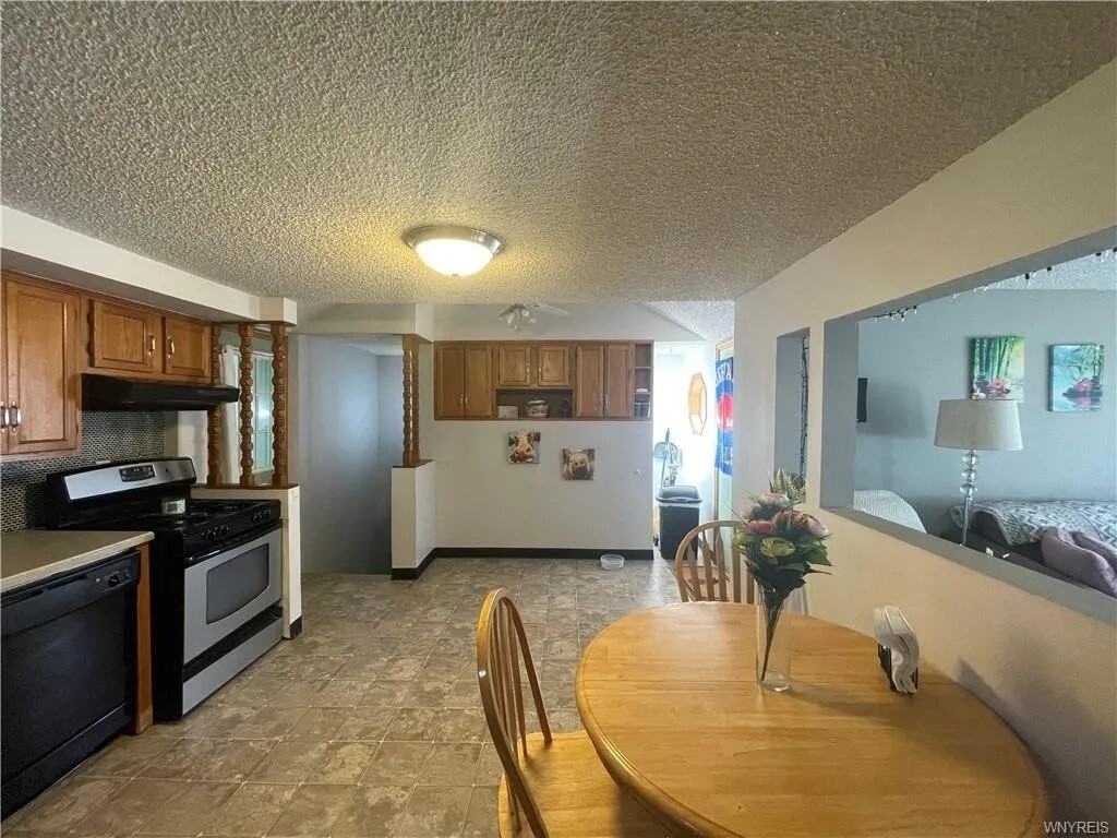 191 Helen St - Photo 7 of 19