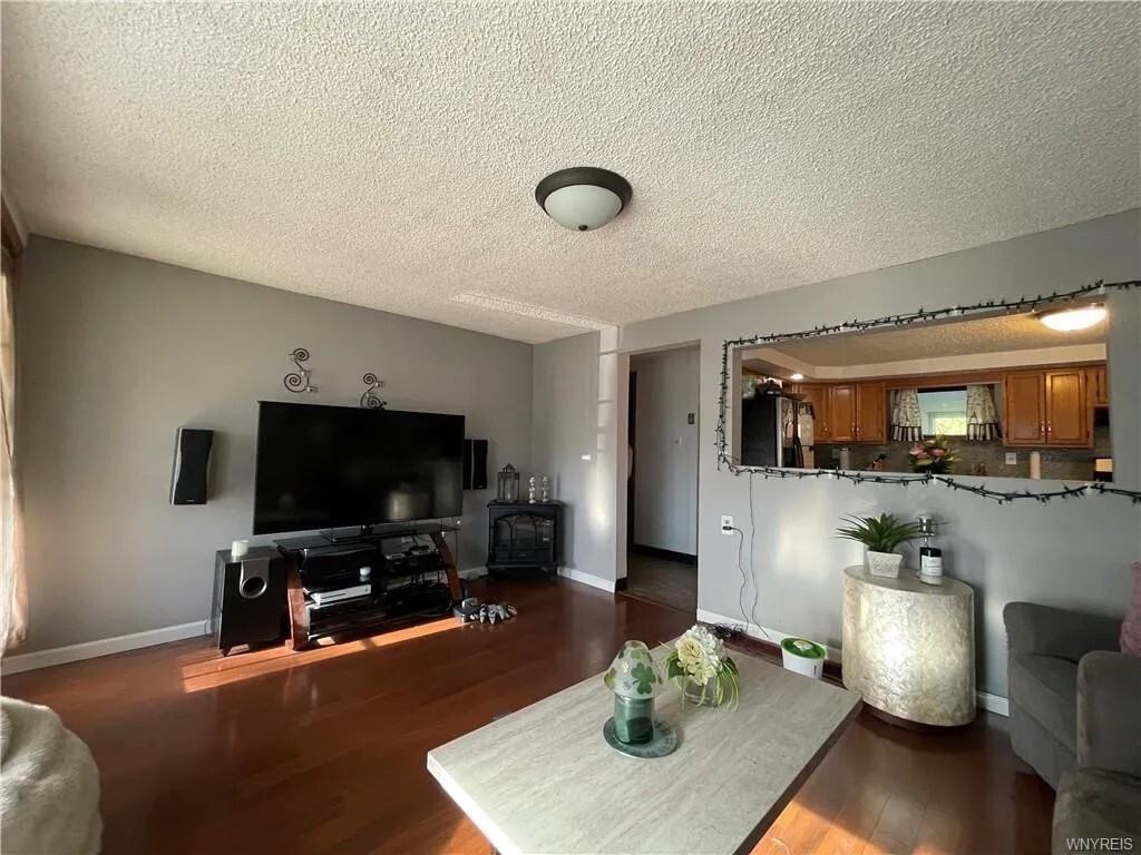 191 Helen St - Photo 6 of 19