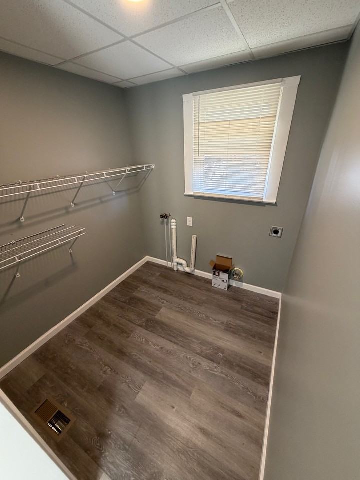 918 S Barker Ave - Photo 6 of 29
