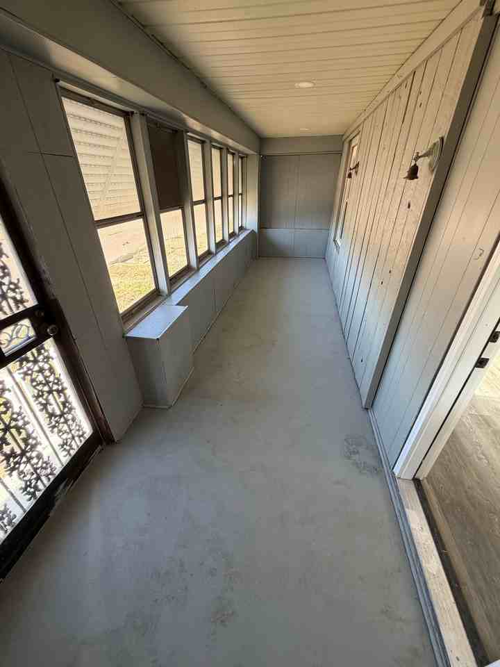 918 S Barker Ave - Photo 7 of 29