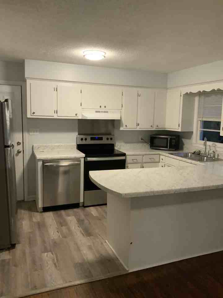 1287 Montview St - Photo 2 of 10