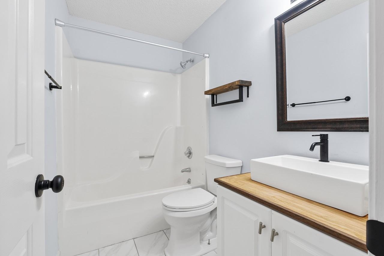 100 Kensington Way - Photo 3 of 18