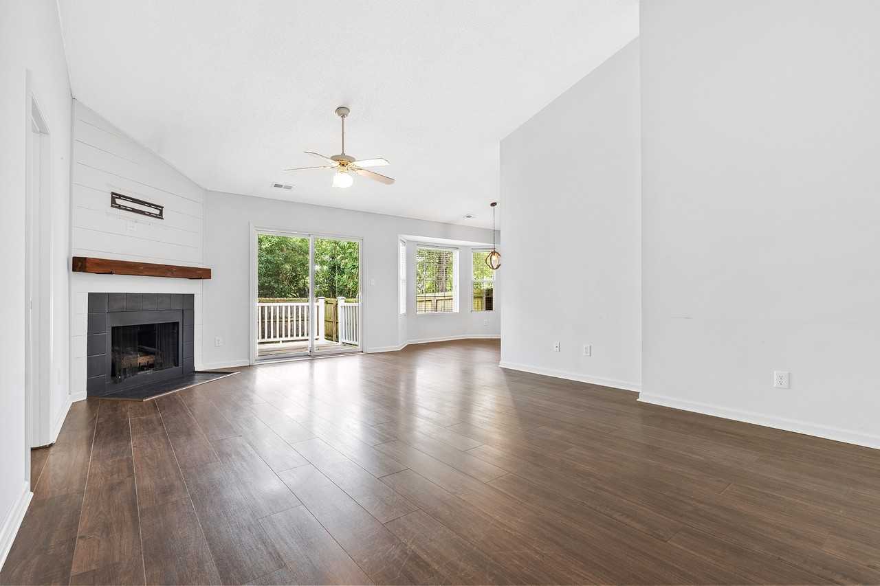 100 Kensington Way - Photo 2 of 18