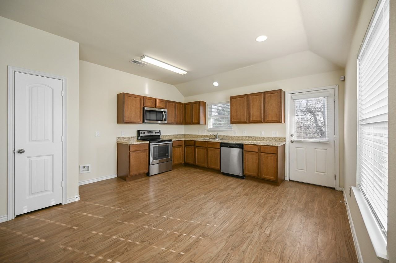 3408 Robin Rd - Photo 2 of 19