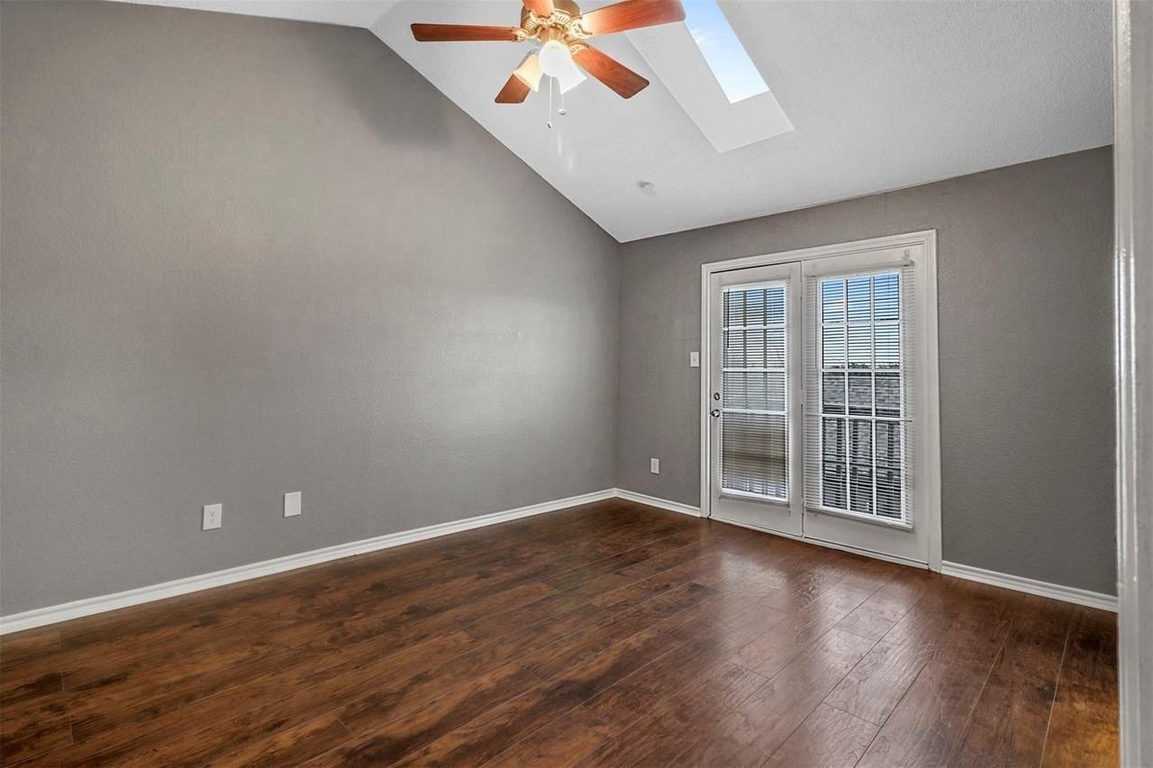 814 Custer St #1 - Photo 4 of 17