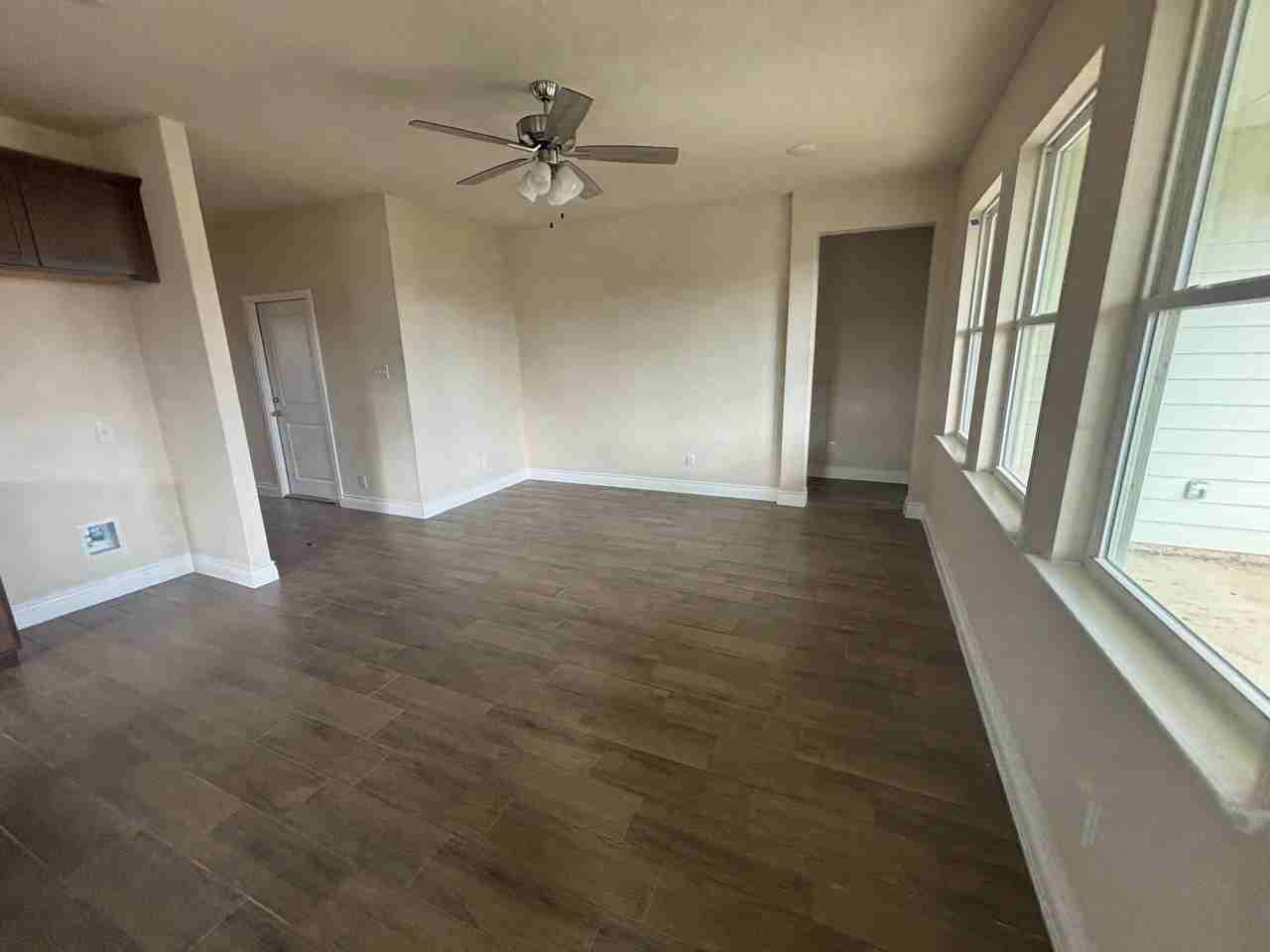 105 Troubadour Ln - Photo 4 of 10